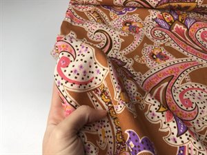 Fastvævet viscose - smukt paisley mønster i forårsfarver